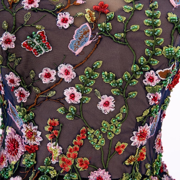 zbliżenie haftu na tkaninie